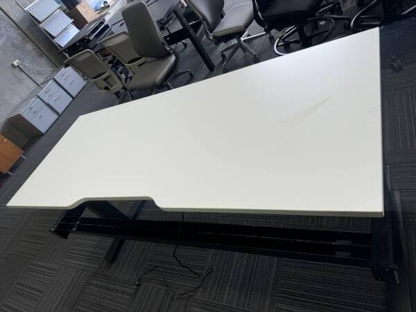 White Electric Height adjust desk 2000mm