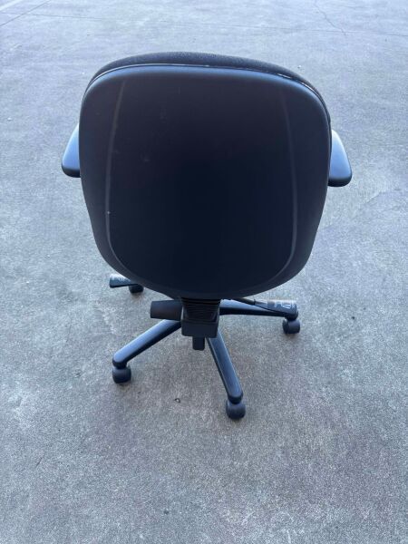 Black Task Chair/arms (buy 5 get 1 FREE)