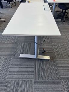 Kinnarps Height Adjust Desk 1500mm