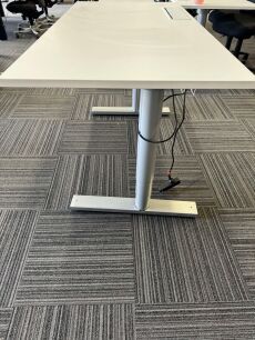 Kinnarps Height Adjust Desk 1500mm