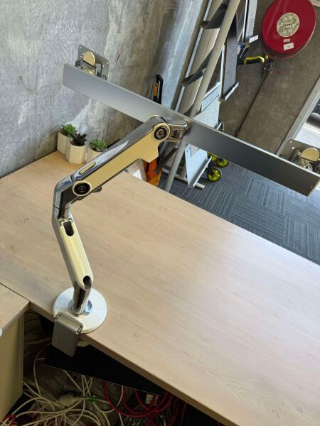 Humanscale Monitor Arm M8.1 Dual Clamp