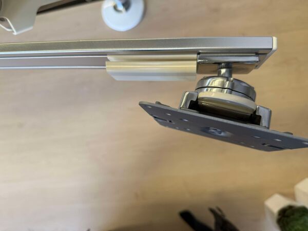 Humanscale Monitor Arm M8.1 Dual Clamp