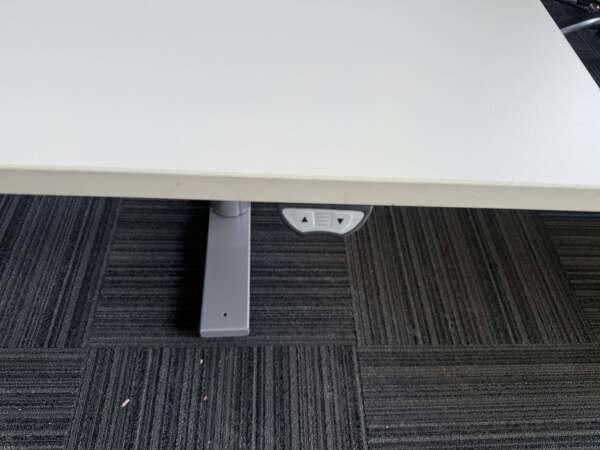 Kinnarps Height Adjust Desk 1800mm