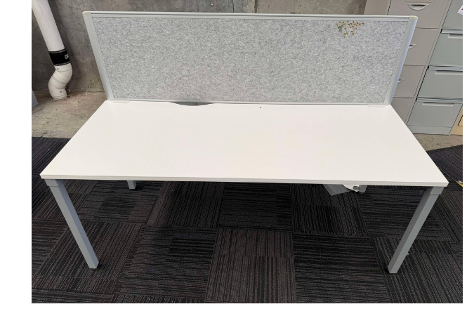 Desk with Detachable Partition 1800mm